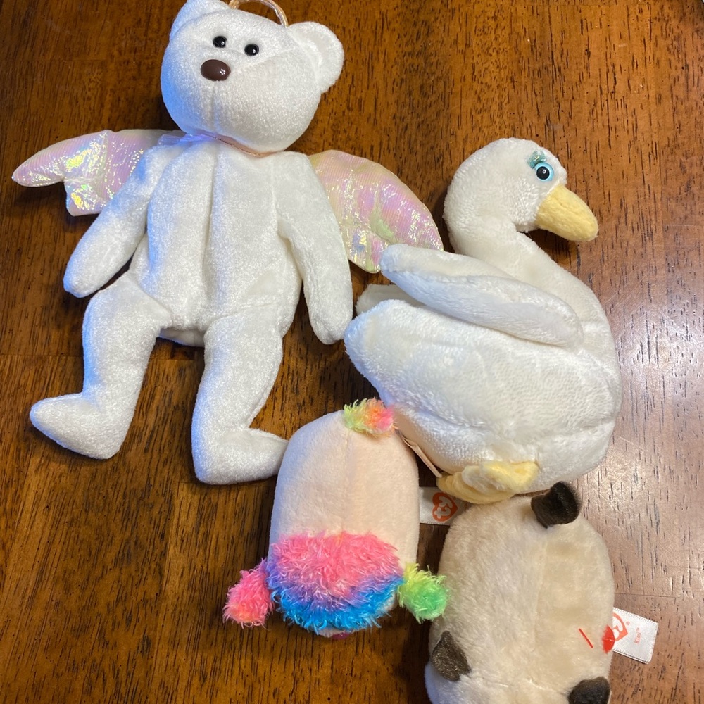 Ty beanie babies.  Total of five in group.